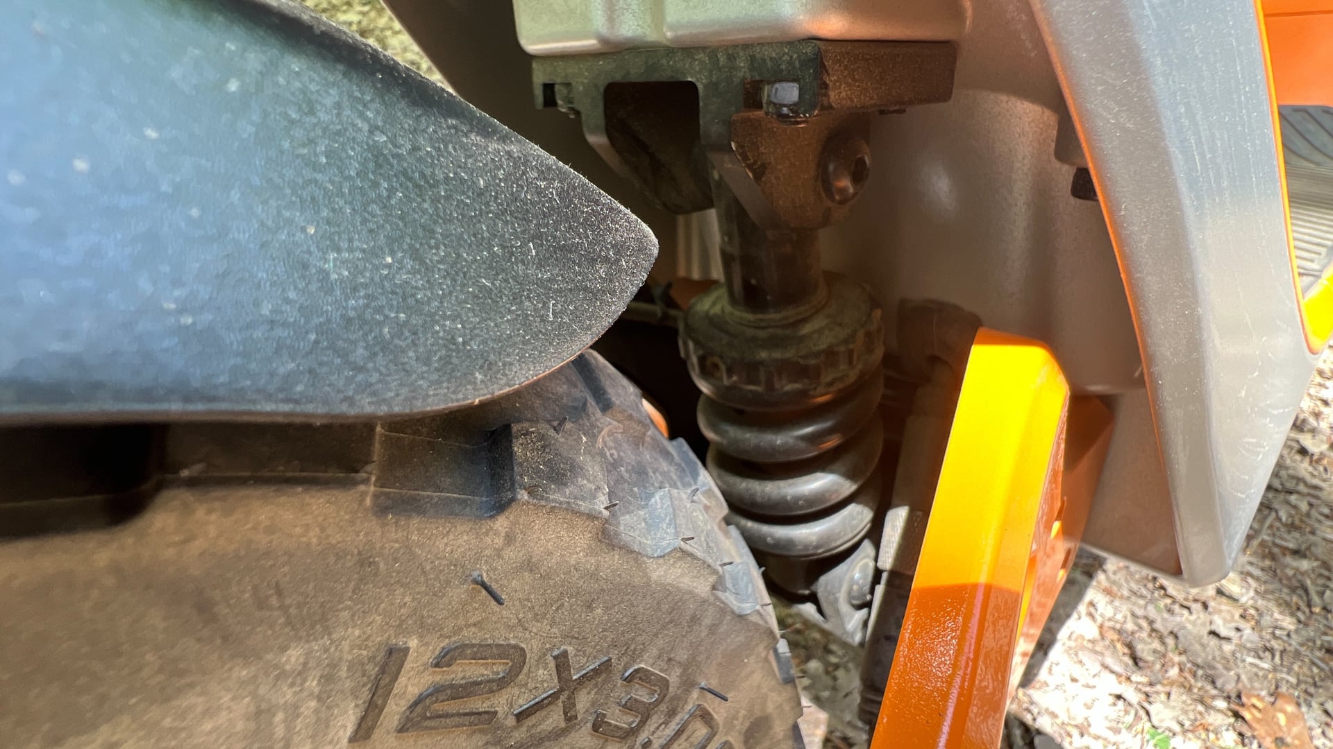 Hinterer zentraler Stossdaempfer