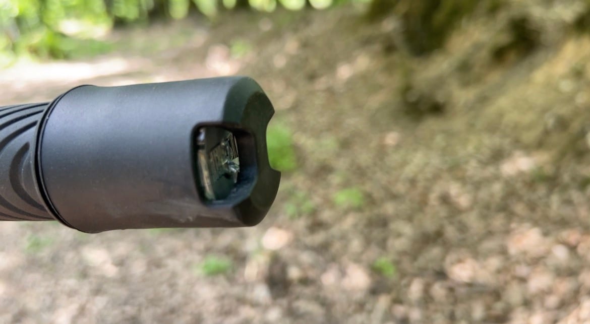 Orange Blinker-LED am Ende des rechten Lenkergriffs